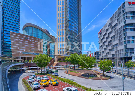 神奈川県川崎市の川崎駅西口周辺の商業施設、タクシー乗り場を見る 131717793