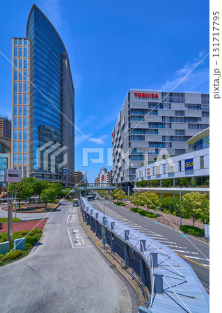 神奈川県川崎市の川崎駅西口周辺の商業施設、バス停を見る 神奈川県川崎市の川崎駅西口周辺の商業施設、バス停を見る 131717795