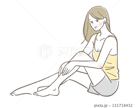 足をマッサージする女性 足をマッサージする女性 131718432