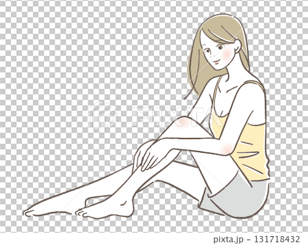 足をマッサージする女性 足をマッサージする女性 131718432