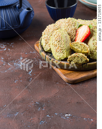 Matcha madeleine cookies with green tea and white chocolate frosting Matcha madeleine cookies with green tea and white chocolate frosting 131719055