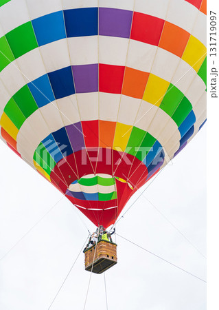 鈴鹿スカイフェスタ、ふんわりと浮かぶ熱気球〈三重県鈴鹿市〉 131719097