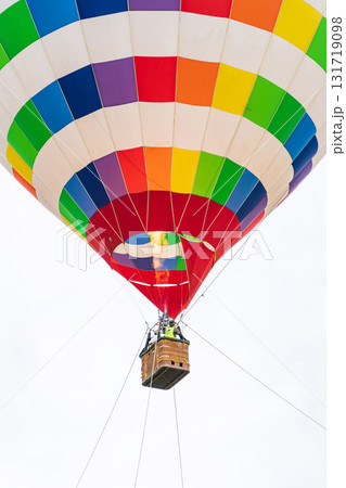 鈴鹿スカイフェスタ、ふんわりと浮かぶ熱気球〈三重県鈴鹿市〉 131719098
