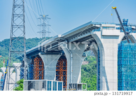 大阪府枚方市と大阪府高槻市間の新名神高速道路の建設現場 131719917