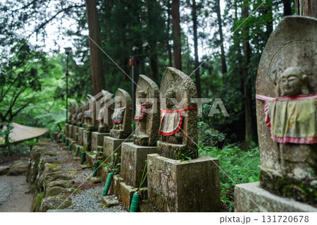 庶民に親しまれ地域を見守ってくれるかわいいお地蔵様 庶民に親しまれ地域を見守ってくれるかわいいお地蔵様 131720678