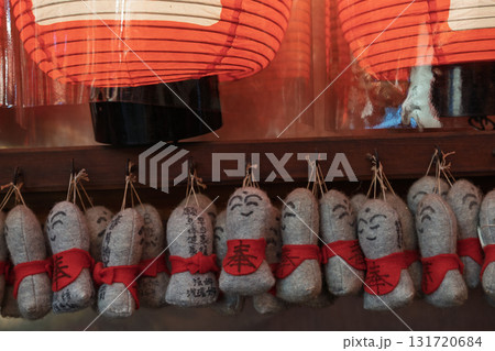 庶民に親しまれ地域を見守ってくれるかわいいお地蔵様 131720684