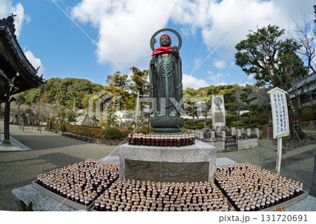 庶民に親しまれ地域を見守ってくれるかわいいお地蔵様 庶民に親しまれ地域を見守ってくれるかわいいお地蔵様 131720691