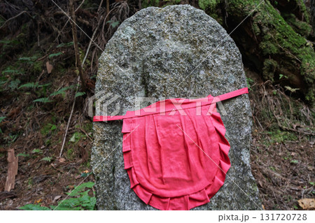 庶民に親しまれ地域を見守ってくれるかわいいお地蔵様 庶民に親しまれ地域を見守ってくれるかわいいお地蔵様 131720728