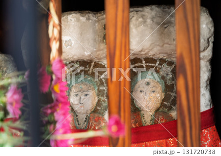 庶民に親しまれ地域を見守ってくれるかわいいお地蔵様 庶民に親しまれ地域を見守ってくれるかわいいお地蔵様 131720738