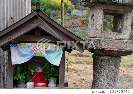庶民に親しまれ地域を見守ってくれるかわいいお地蔵様 庶民に親しまれ地域を見守ってくれるかわいいお地蔵様 131720746
