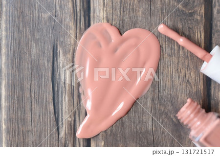 ナチュラルピンクのマニキュアで書いたハート 131721517