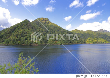 さっぽろ湖と定山渓ダム 子天狗岳と天狗山(右手奥) さっぽろ湖と定山渓ダム 子天狗岳と天狗山(右手奥) 131721543