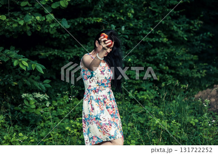 A lady with apples in her hands 131722252