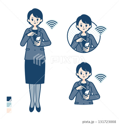 ビジネスミドル女性がスマートフォンを操作しているイラスト 131723008