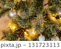 キラキラ輝くゴールドのクリスマスオーナメント 131723113