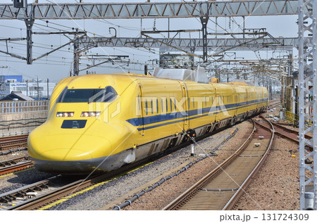 岐阜羽島駅を通過する ドクターイエローT5編成 岐阜羽島駅を通過する ドクターイエローT5編成 131724309