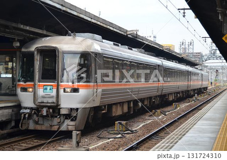 名古屋駅に停車中キハ85系「特急南紀」 131724310