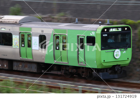 ［JY］山手線E235系（103系風ラッピング車両：環状運転100周年記念） 131724919