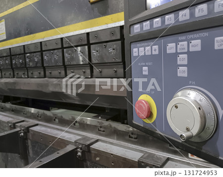 ベンダー プレスブレーキ NCベンダー 工場 製造業 ベンダー プレスブレーキ NCベンダー 工場 製造業 131724953