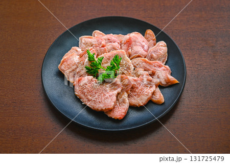 国産　豚タン 131725479