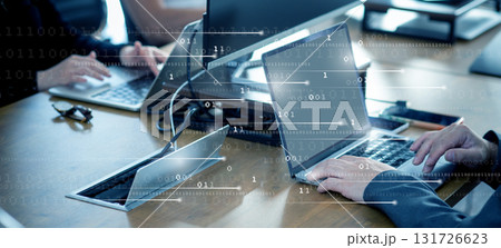 DX推進とデータ活用を行うエンジニアのオフィスワークとサイバーセキュリティの概念 DX推進とデータ活用を行うエンジニアのオフィスワークとサイバーセキュリティの概念 131726623