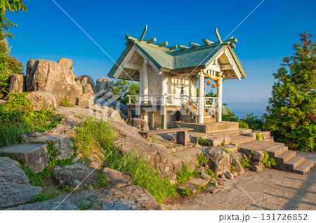 宝満山の山頂にある竈門神社の上宮社殿 宝満山の山頂にある竈門神社の上宮社殿 131726852