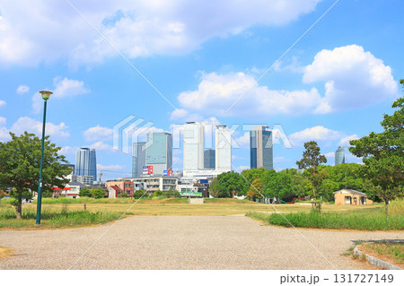 愛知県名古屋市、米野公園から見た名古屋駅周辺超高層ビル群の風景 131727149