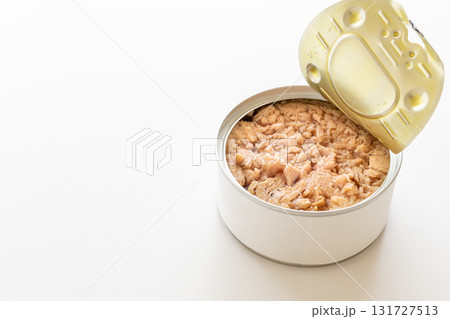 ツナ ツナ缶 白背景 ツナ ツナ缶 白背景 131727513