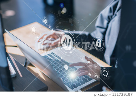 AI活用とDX推進を象徴するビジネスウーマンのノートパソコン作業イメージ	 131729197