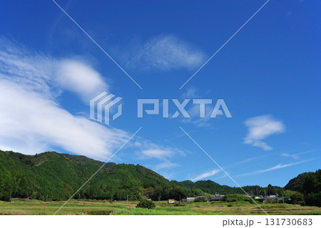 里山の爽やかな秋の空 里山の爽やかな秋の空 131730683
