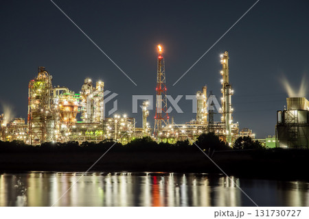 四日市の工場夜景《焼津突堤より望む塩浜地区 昭和四日市石油》 131730727