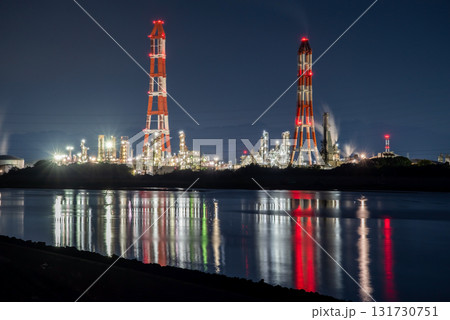 四日市の工場夜景《焼津突堤より望む塩浜地区 昭和四日市石油》 131730751