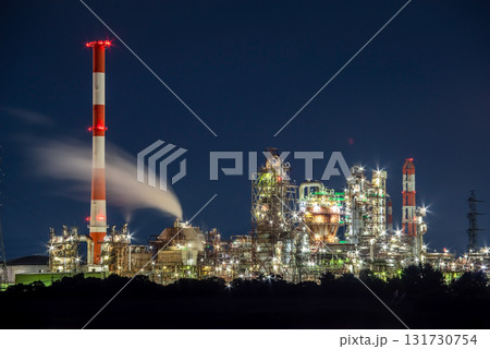 四日市の工場夜景《焼津突堤より望む塩浜地区 昭和四日市石油》 131730754