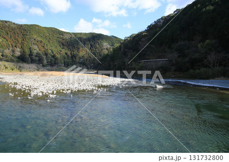 高知県越知町 片岡沈下橋から見た仁淀川 高知県越知町 片岡沈下橋から見た仁淀川 131732800