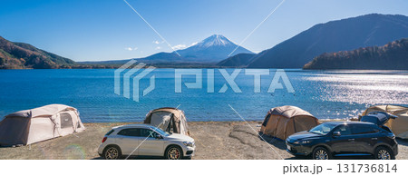 「山梨県」本栖湖畔のキャンプ場の風景 「山梨県」本栖湖畔のキャンプ場の風景 131736814