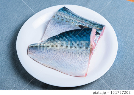 ごま鯖の切り身 131737202
