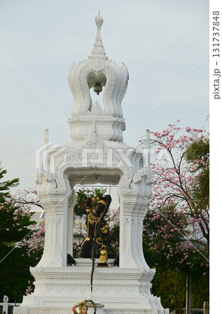 Scene of Thokkathan-Mother Earth Squeezing Her Hair is a shrine located on Ratchadamnoen Nai Road. Near Sanam Luang park and Phan Phiphob Leela Bridge can pay homage anytime. Scene of Thokkathan-Mother Earth Squeezing Her Hair is a shrine located on Ratchadamnoen Nai Road. Near Sanam Luang park and Phan Phiphob Leela Bridge can pay homage anytime. 131737848