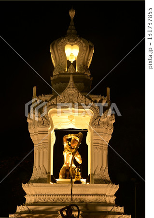 Night scene of Thokkathan-Mother Earth Squeezing Her Hair is a shrine located on Ratchadamnoen Nai Road. Near Sanam Luang park and Phan Phiphob Leela Bridge can pay homage anytime. 131737855