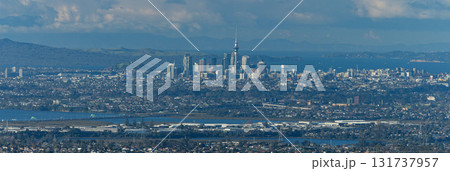 ニュージーランド パーキンソン・ルックアウトから見えるオークランド市街地とスカイタワー ニュージーランド パーキンソン・ルックアウトから見えるオークランド市街地とスカイタワー 131737957