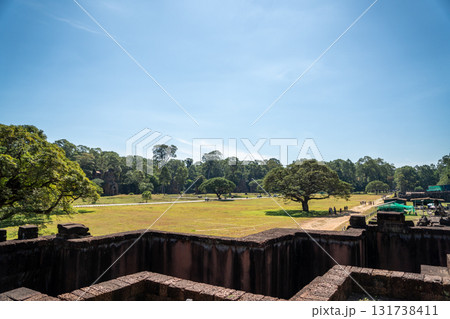 アンコールワット広大な公園の広場 アンコールワット広大な公園の広場 131738411