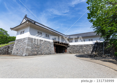 山形県山形市　山形城跡二ノ丸東大手門櫓と東大手門続櫓 131738999