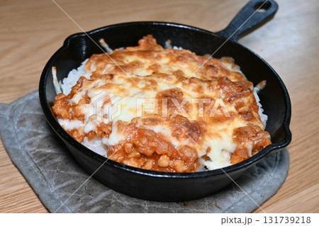 チーズたっぷりスキレットで作る手作りグラタン 131739218
