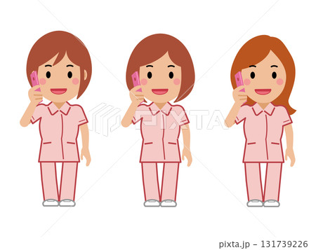 スマホで電話するピンクの制服の女性看護師 スマホで電話するピンクの制服の女性看護師 131739226