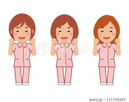 がんばりますと笑顔のピンクの制服の女性看護師 131739391