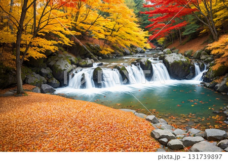 秋色に包まれた滝と渓谷の自然美 秋色に包まれた滝と渓谷の自然美 131739897