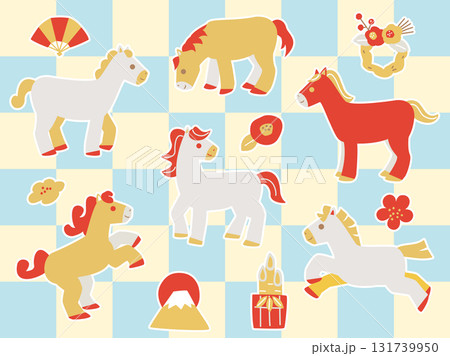 午年の年賀状などに使える馬と正月飾りなどのイラスト 白フチありバージョン 午年の年賀状などに使える馬と正月飾りなどのイラスト 白フチありバージョン 131739950