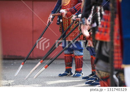 槍を持つ武士の姿 131740329