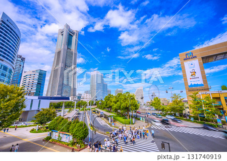 日本の横浜都市景観総帆展帆の日本丸や桜木町駅前、ヨコハマエアキャビンなどを望む＝10月5日 131740919