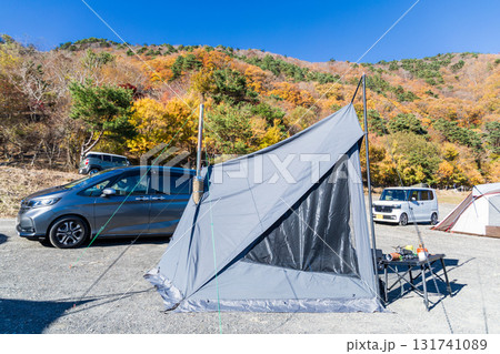 「山梨県」本栖湖湖畔キャンプ場の風景 131741089