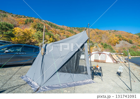 「山梨県」本栖湖湖畔キャンプ場の風景 131741091